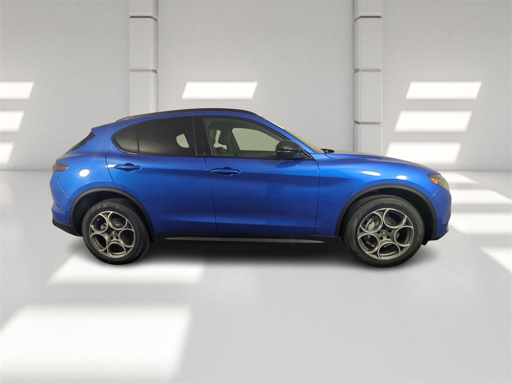 New 2025 Alfa Romeo Stelvio Sprint image 3