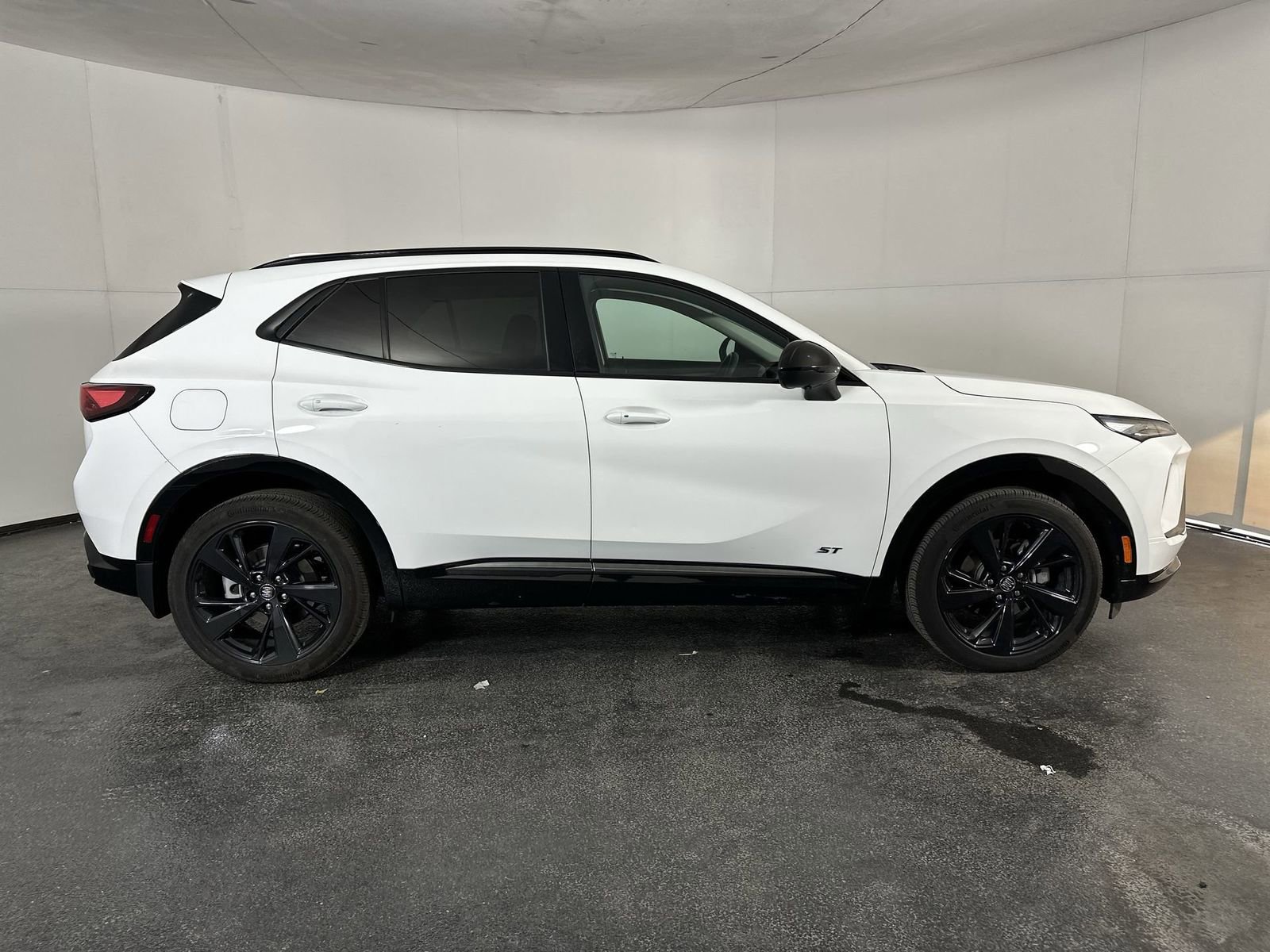 Used 2025 Buick Envision Sport Touring image 9