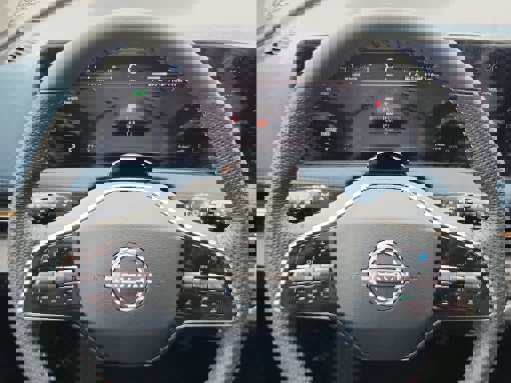 New 2025 Nissan Ariya Platinum image 17