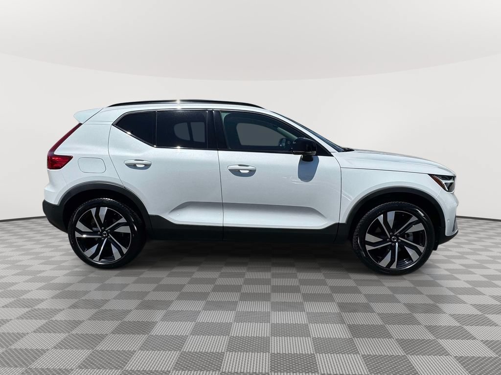 Certified 2024 Volvo XC40 B5 Plus w/ Protection Package Premier AWD/4WD image 3