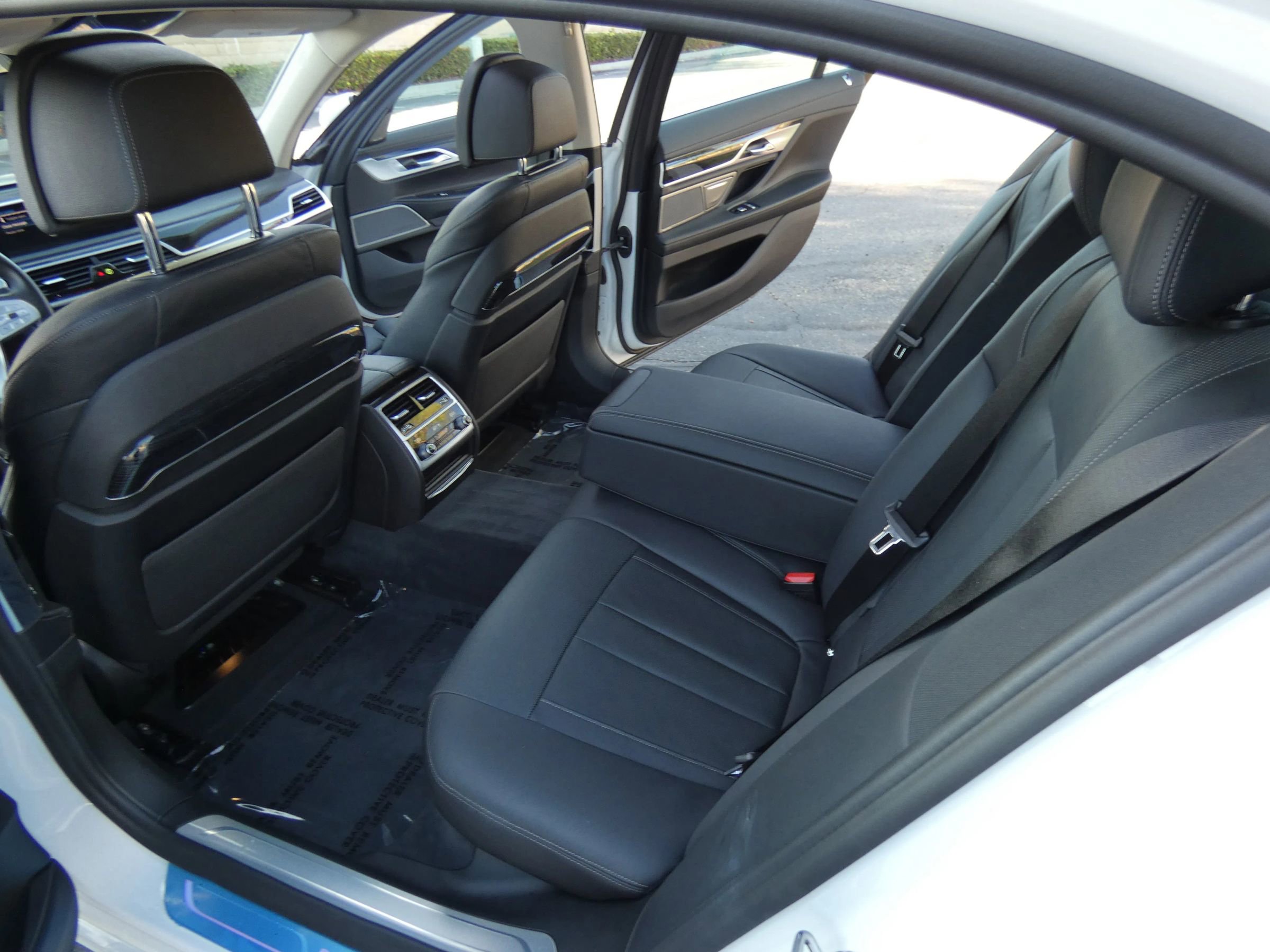 Used 2022 BMW 745e xDrive image 25