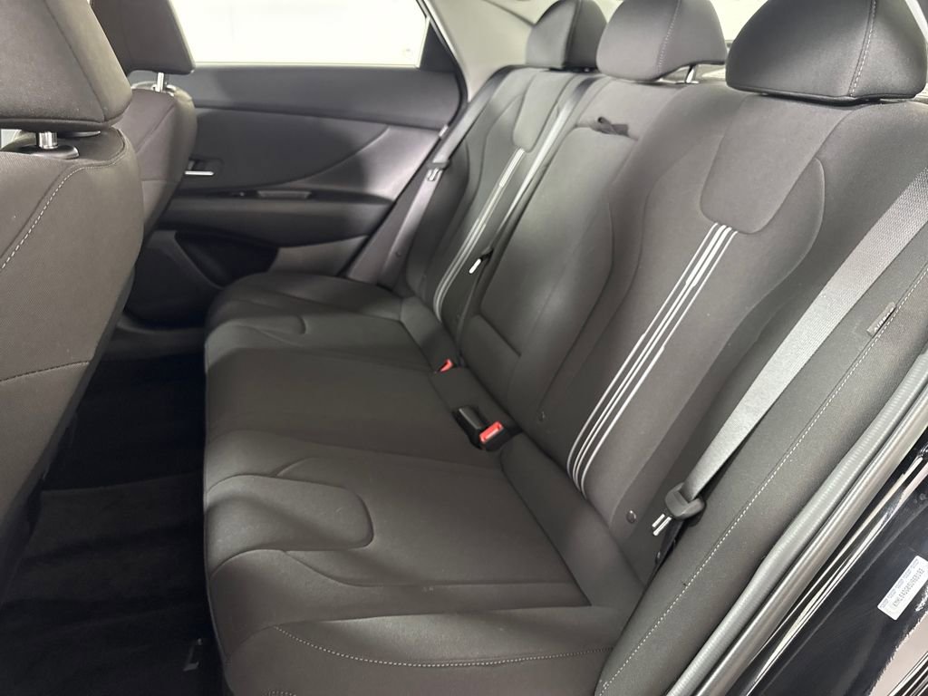 Used 2025 Hyundai Elantra SEL image 16