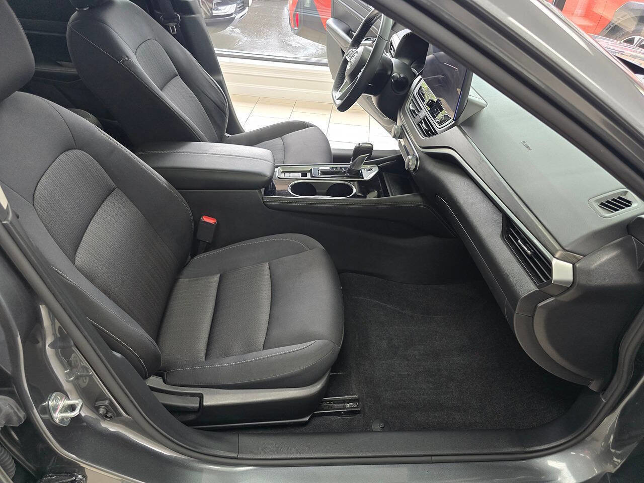 Used 2023 Nissan Altima 2.5 SV w/ SV Premium Package FWD image 31