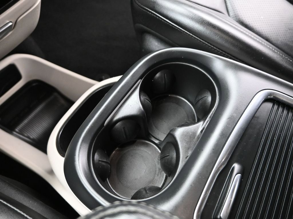 Used 2023 Chrysler Pacifica Touring-L image 15