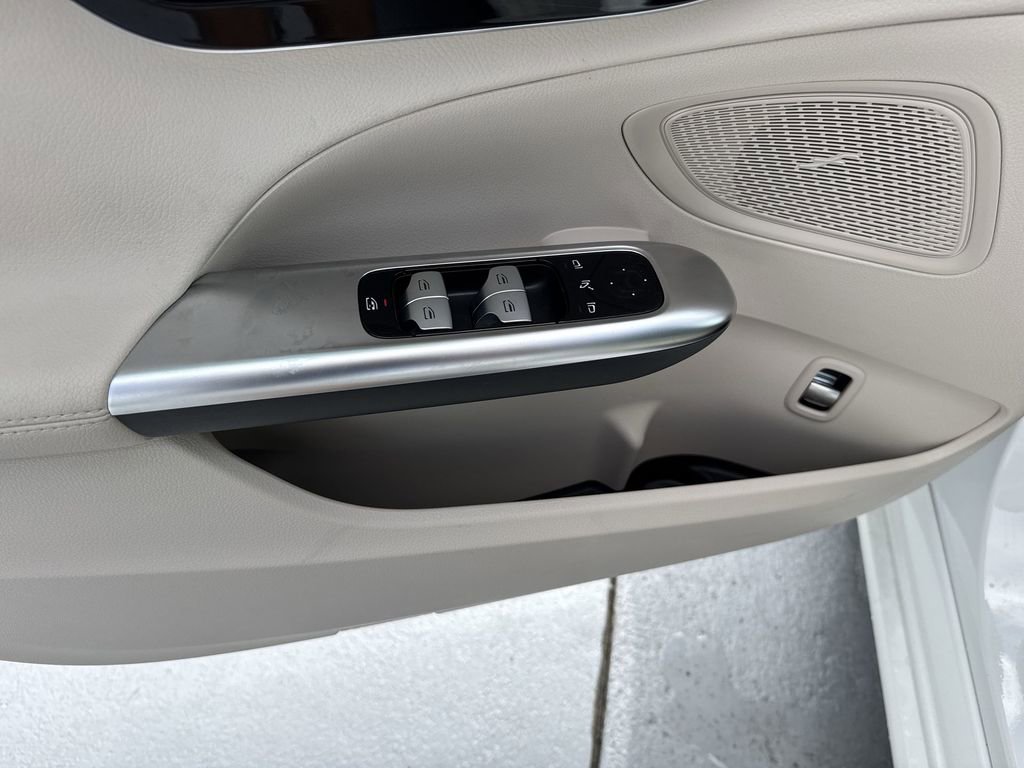 Used 2024 Mercedes-Benz C 300 Sedan image 40
