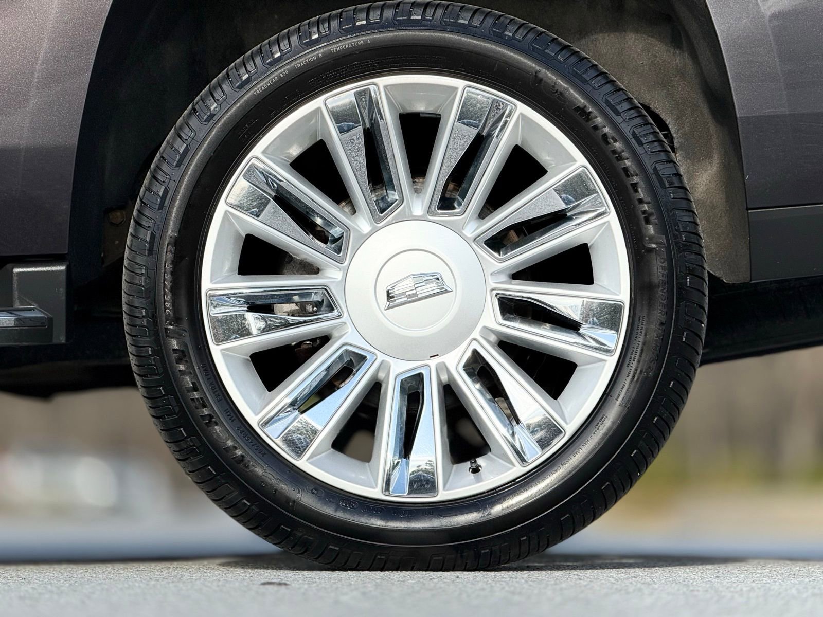 Used 2018 Cadillac Escalade Luxury image 18