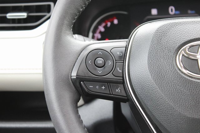 Used 2023 Toyota RAV4 XLE Premium image 27
