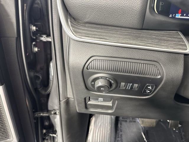Used 2022 Jeep Wagoneer Series II AWD/4WD image 13