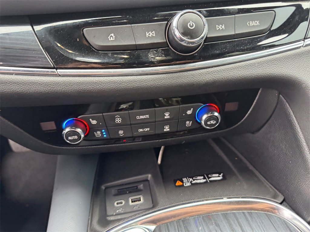 Used 2024 Buick Enclave Premium image 20