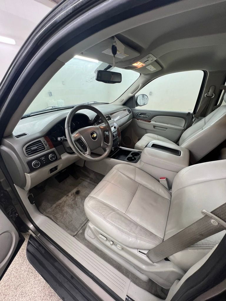 Used 2012 Chevrolet Suburban LT w/ Luxury Package image 5