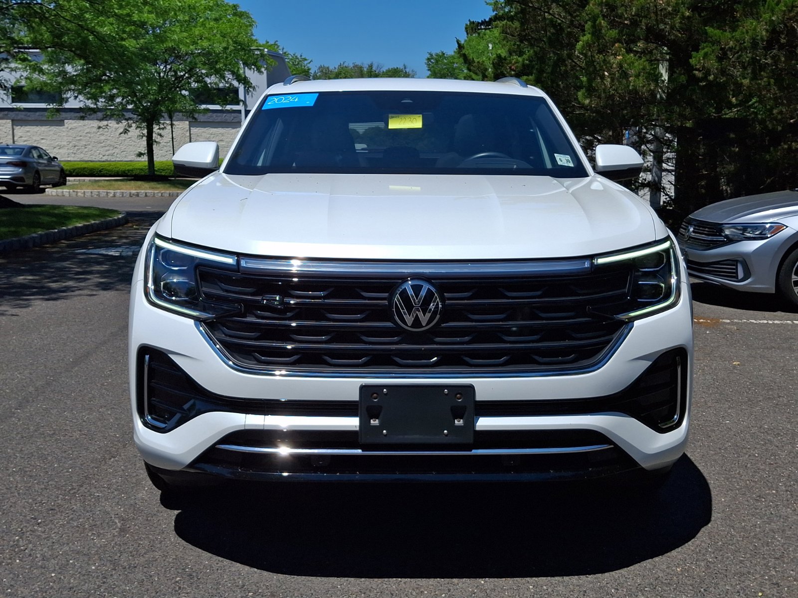 Certified 2024 Volkswagen Atlas Cross Sport SEL R-Line AWD/4WD image 2