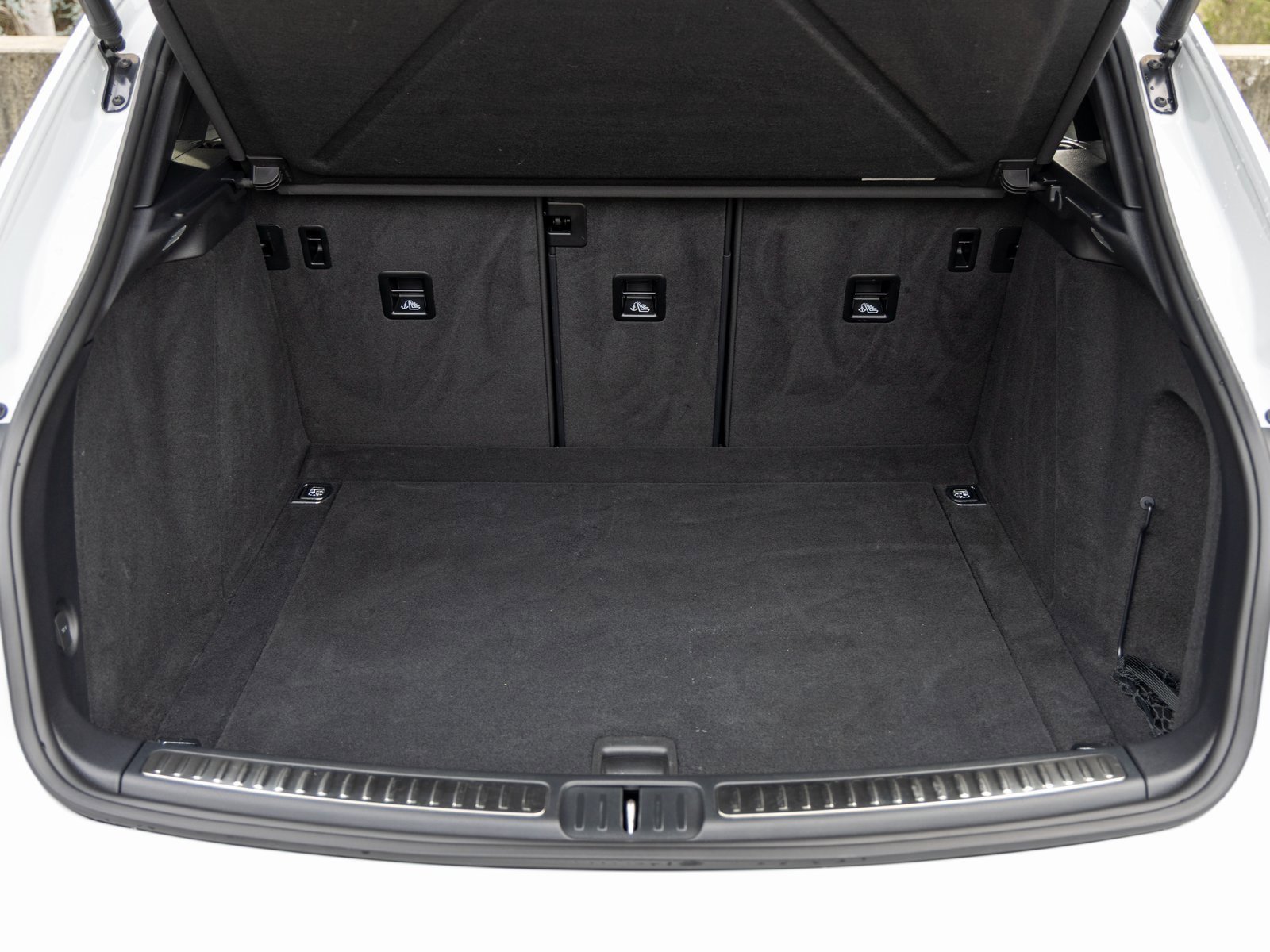 Certified 2023 Porsche Macan image 44