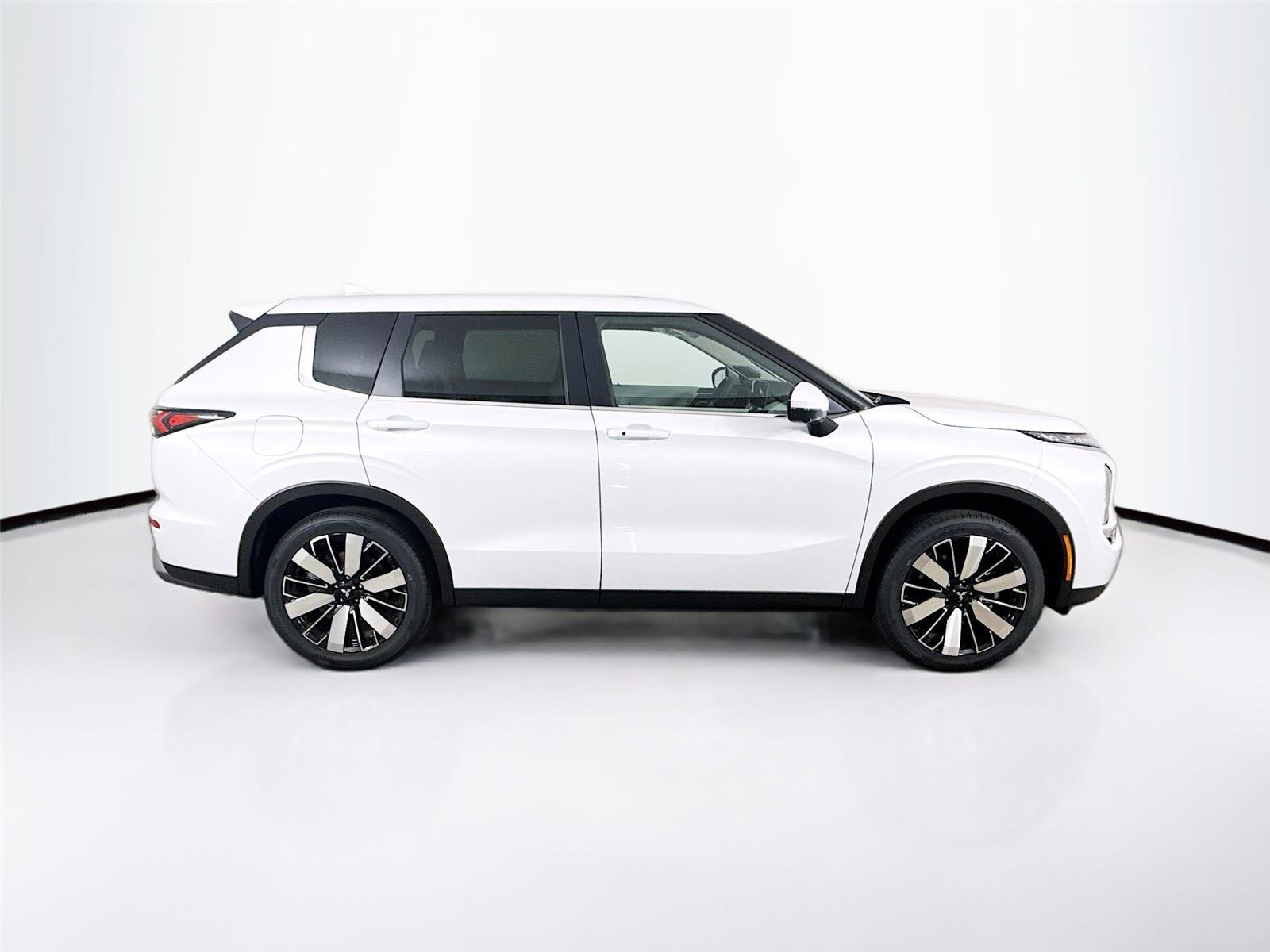New 2026 Mitsubishi Outlander SE image 30