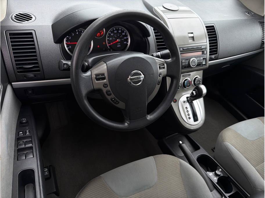 Used 2011 Nissan Sentra 2.0 SR w/ Moonroof Pkg FWD image 2