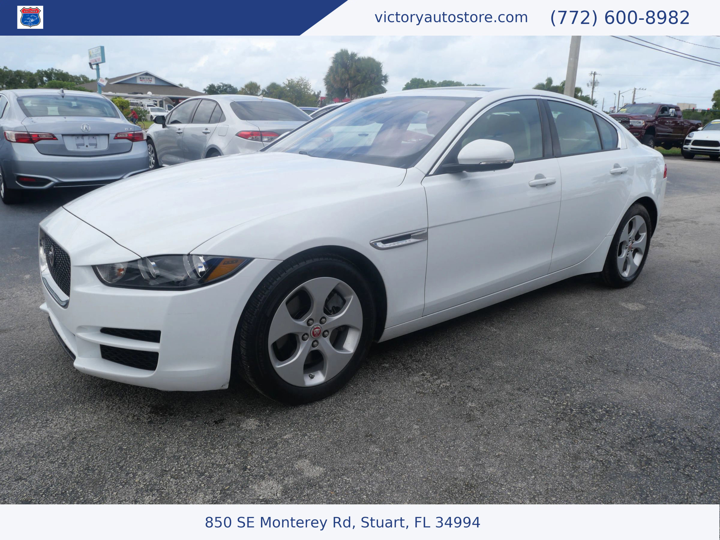 Used 2018 Jaguar XE image 2