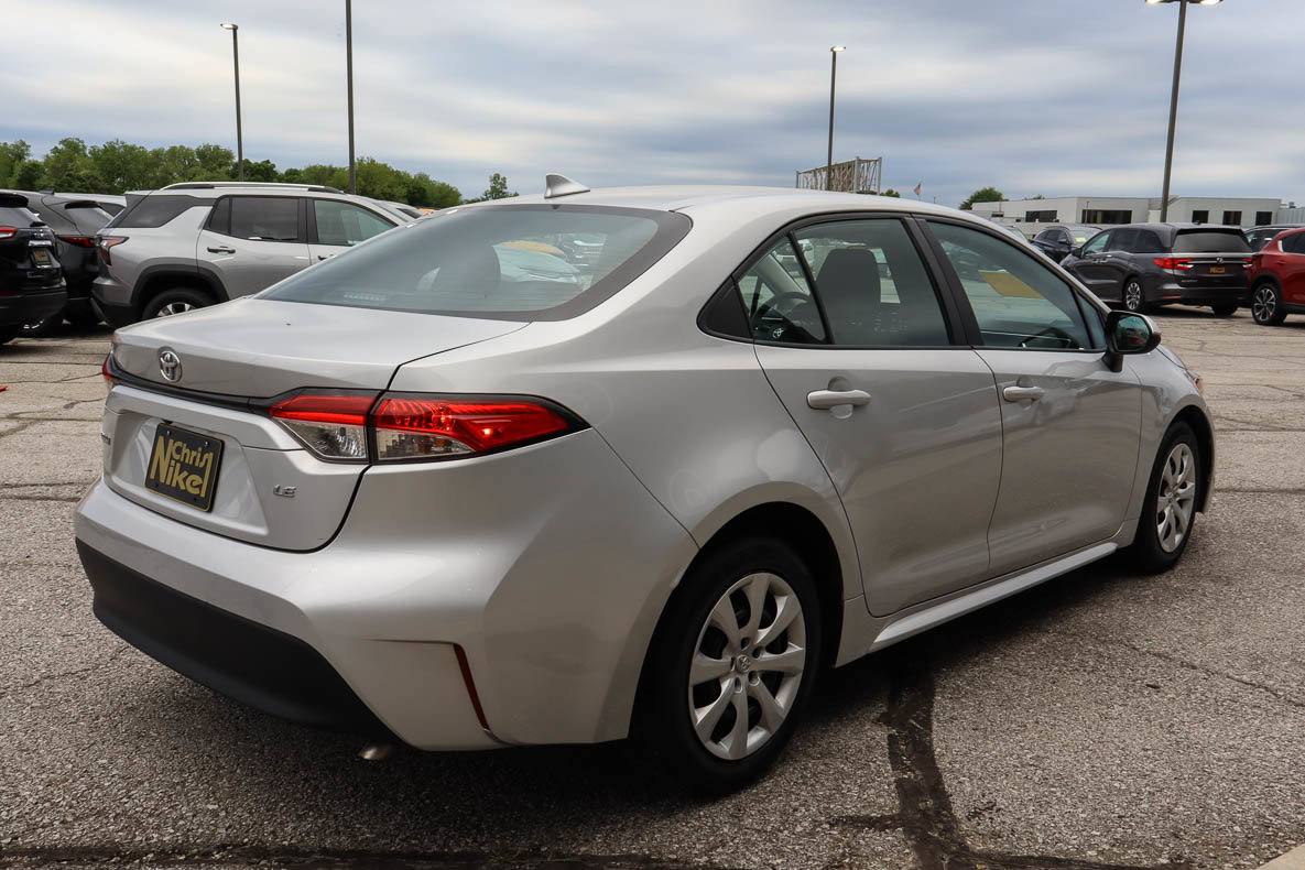 Used 2024 Toyota Corolla LE FWD image 4