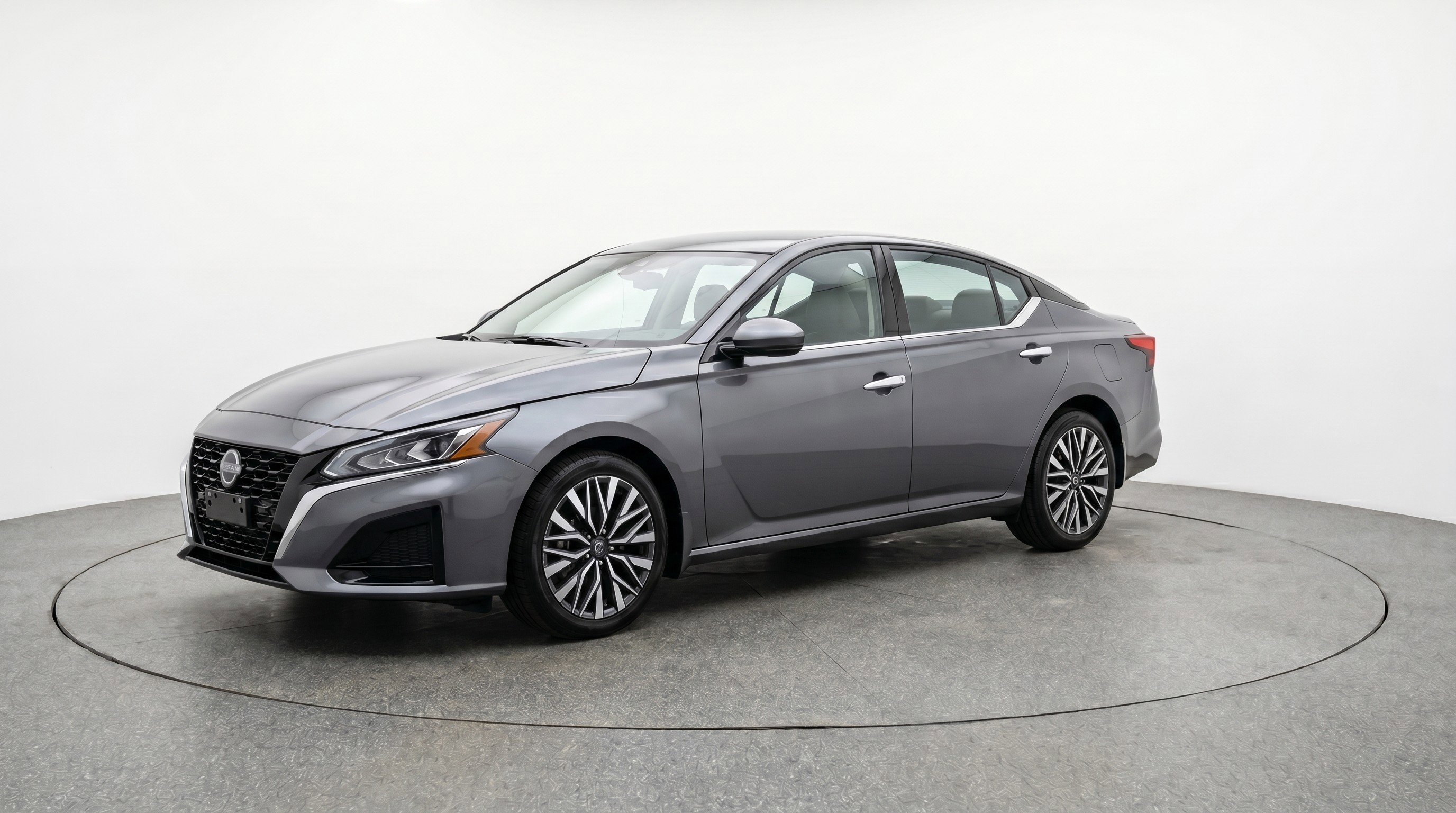 Used 2025 Nissan Altima 2.5 SV FWD image 3