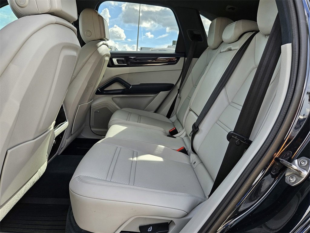 Used 2022 Porsche Cayenne image 27