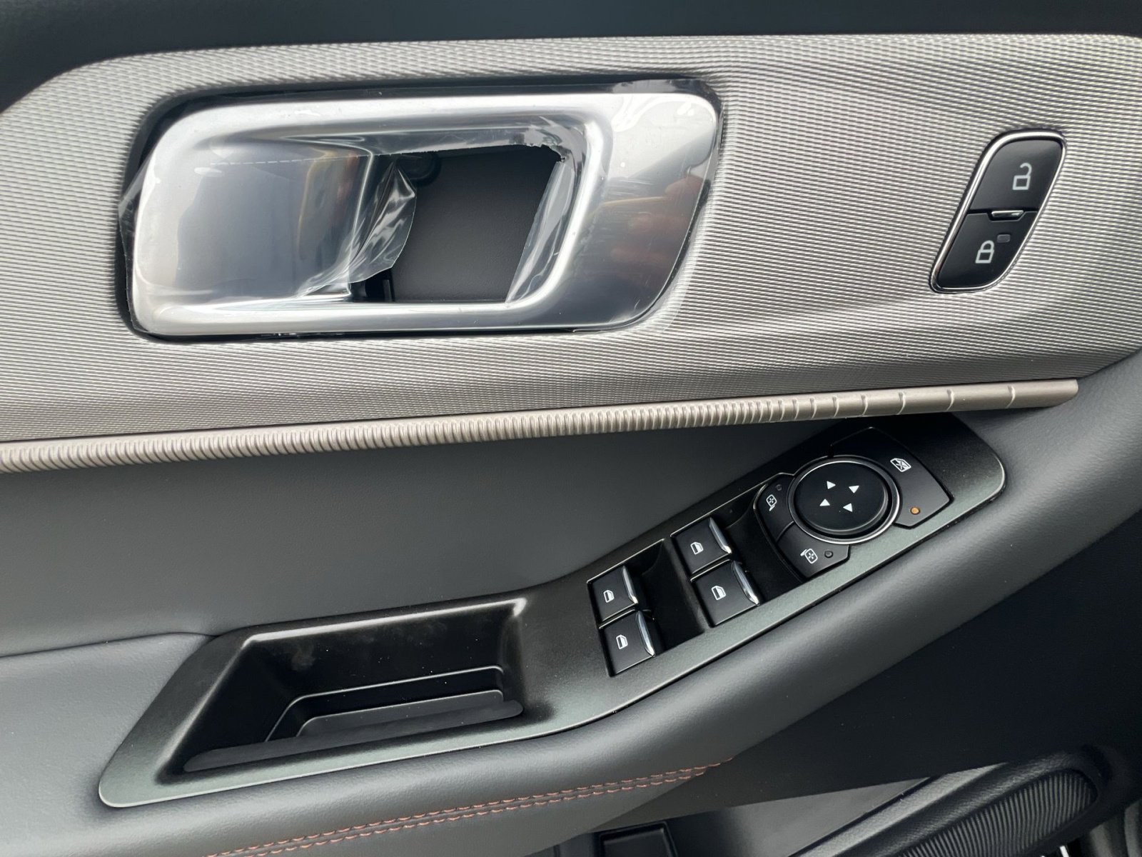 New 2026 Ford Explorer Active w/ Active Comfort Package image 15