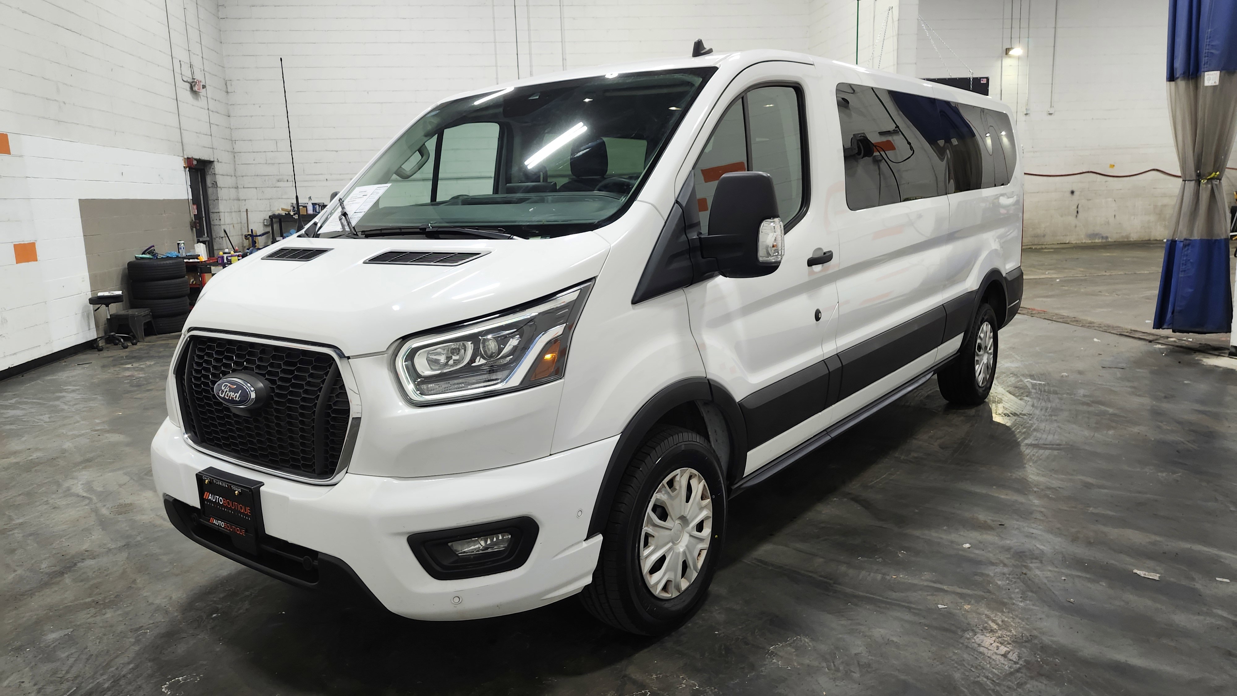 Used 2023 Ford Transit 350 XLT image 12