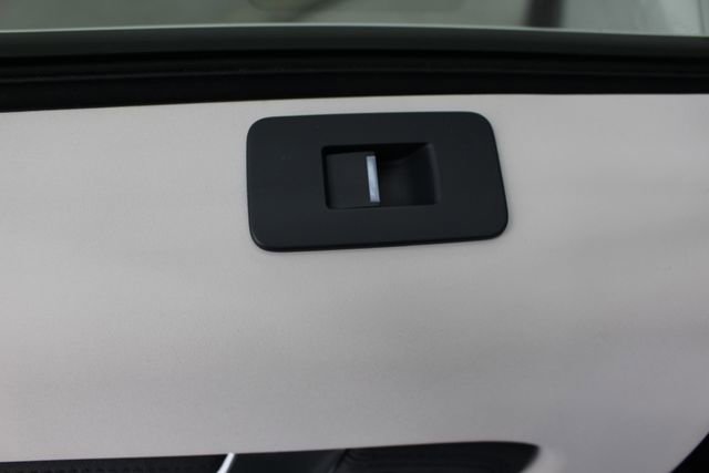 Used 2023 Land Rover Discovery Sport SE image 33