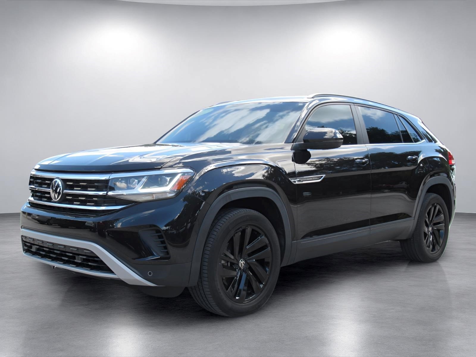 Used 2022 Volkswagen Atlas Cross Sport SE FWD image 3