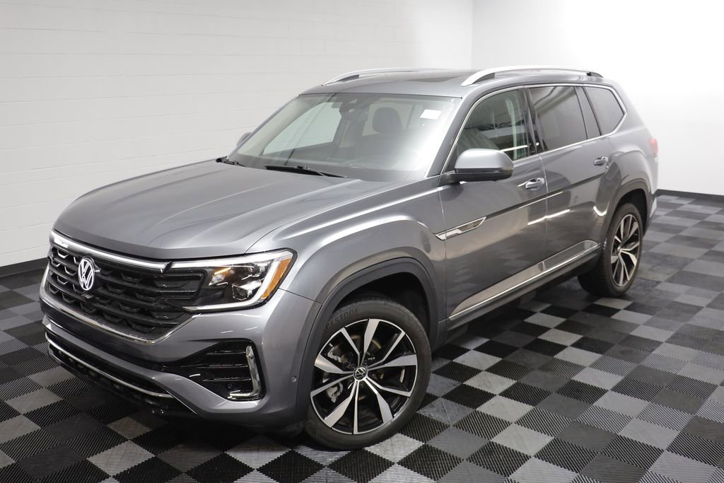 Used 2024 Volkswagen Atlas SEL Premium R-Line image 2