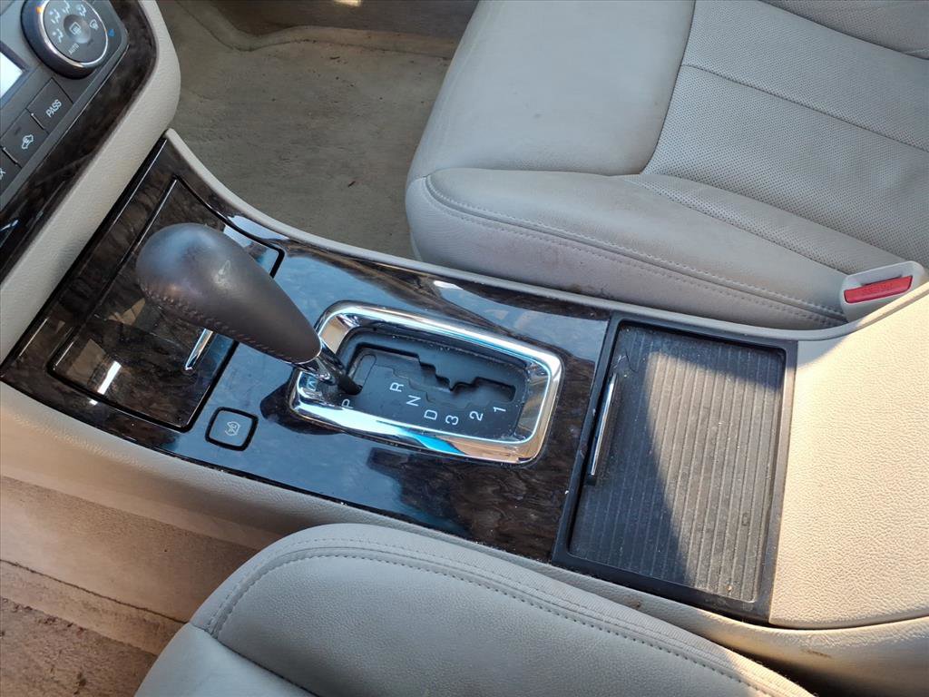 Used 2010 Cadillac DTS Luxury image 13