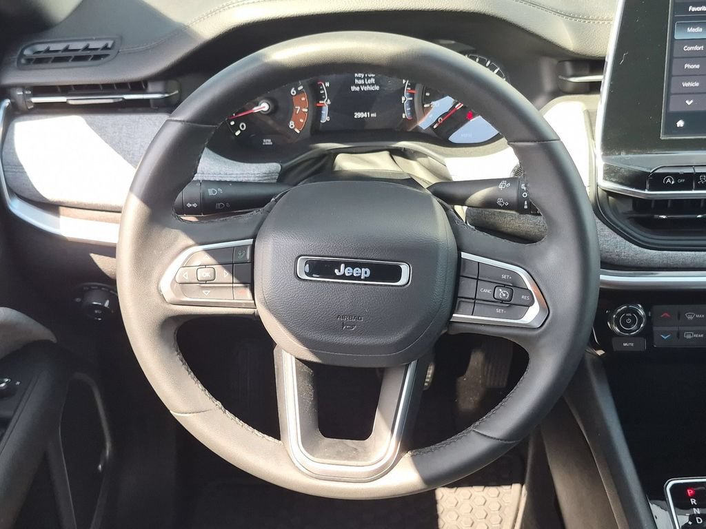 Used 2025 Jeep Compass Latitude w/ Sun & Sound Group AWD/4WD image 23