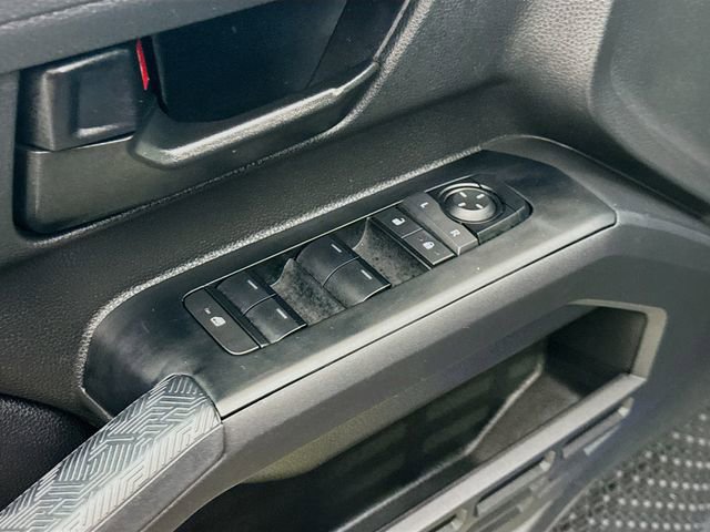 Used 2025 Toyota Tacoma SR5 AWD/4WD image 18
