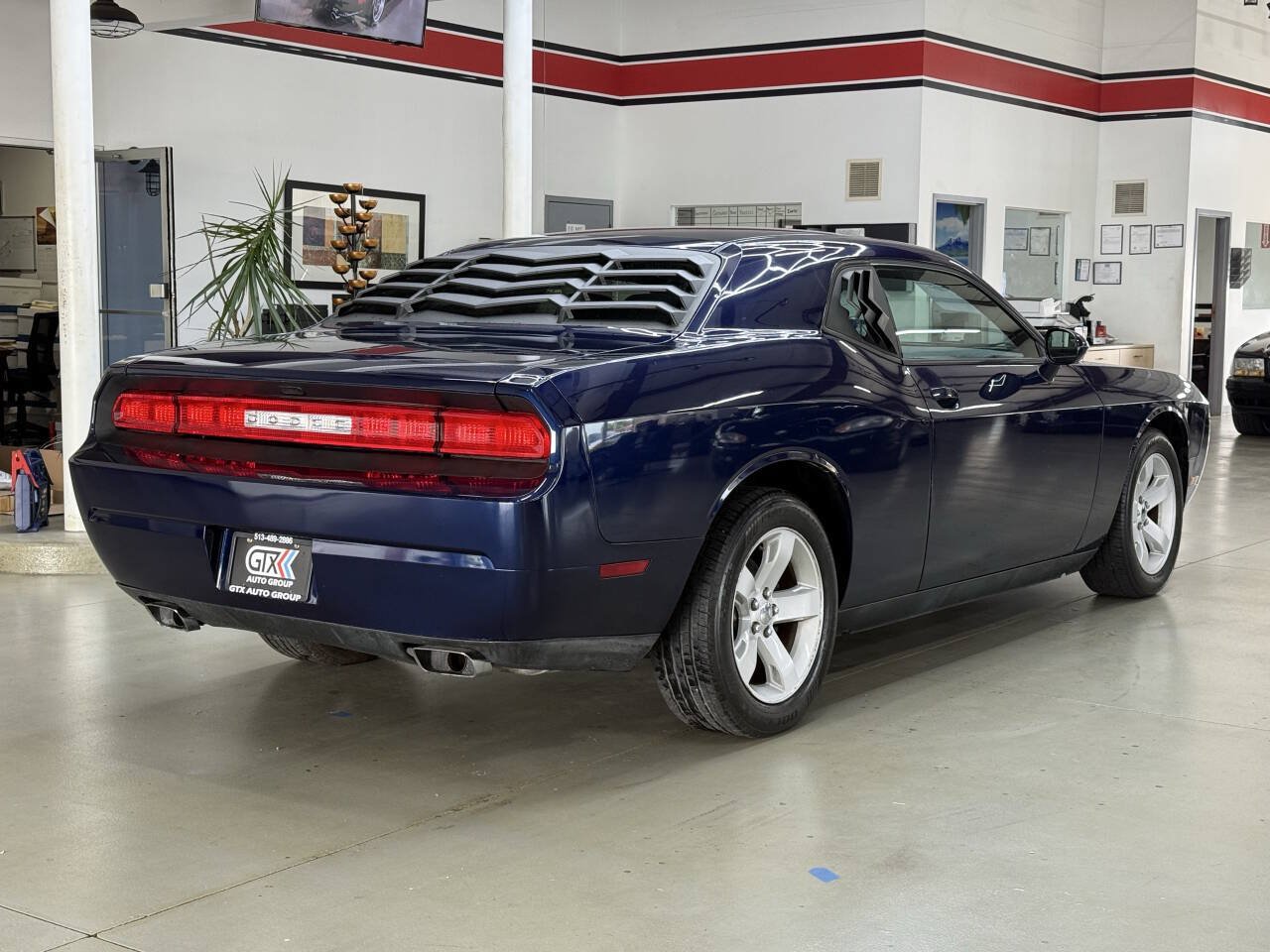 Used 2014 Dodge Challenger SXT RWD image 3