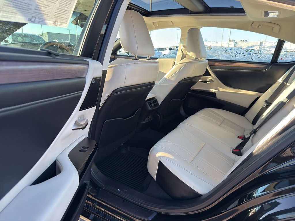 Used 2024 Lexus ES 350 Ultra Luxury w/ Accessory Package (Z1) image 30