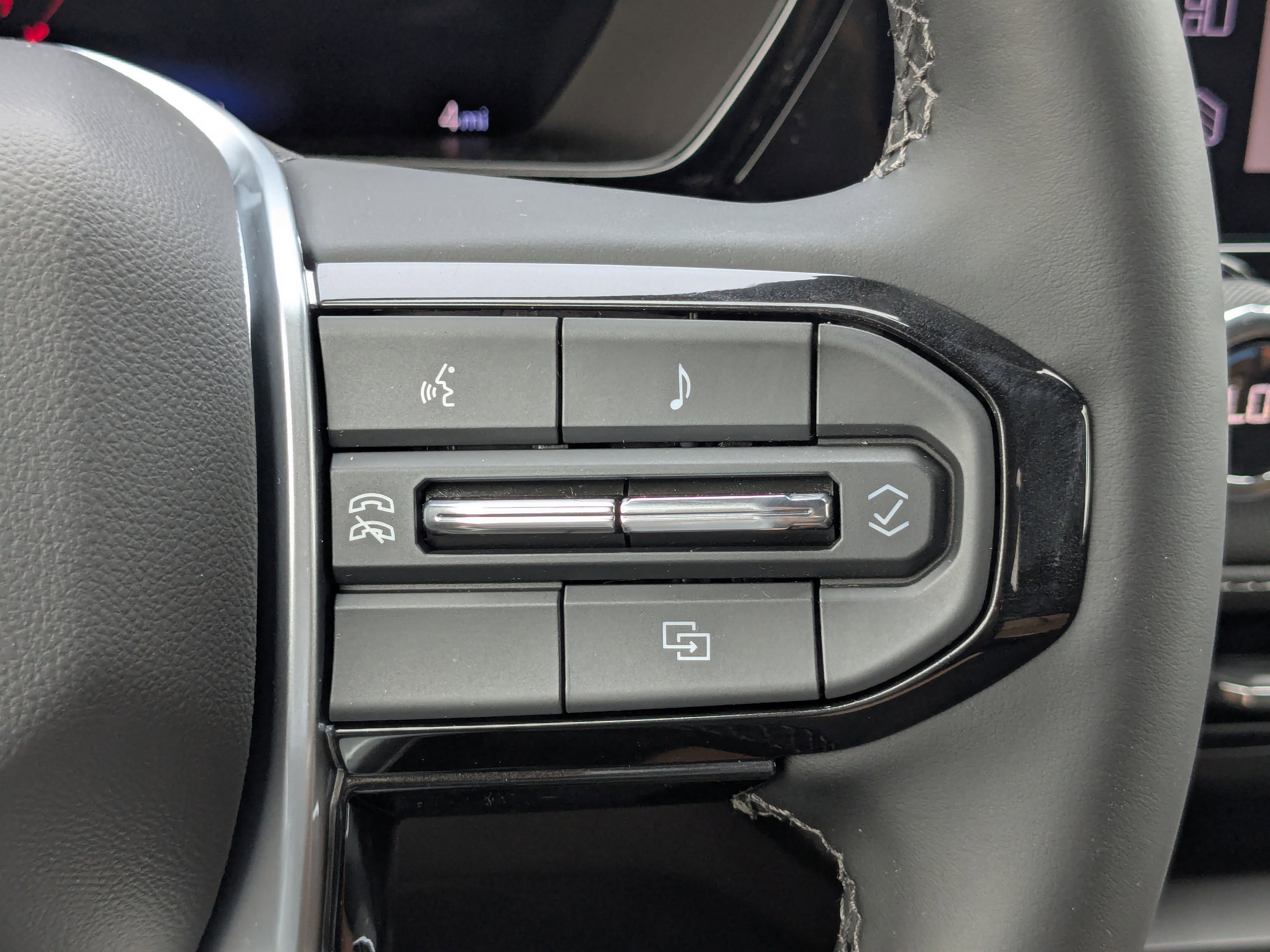 Used 2024 Chevrolet Colorado LT w/ LT Convenience Package II image 11