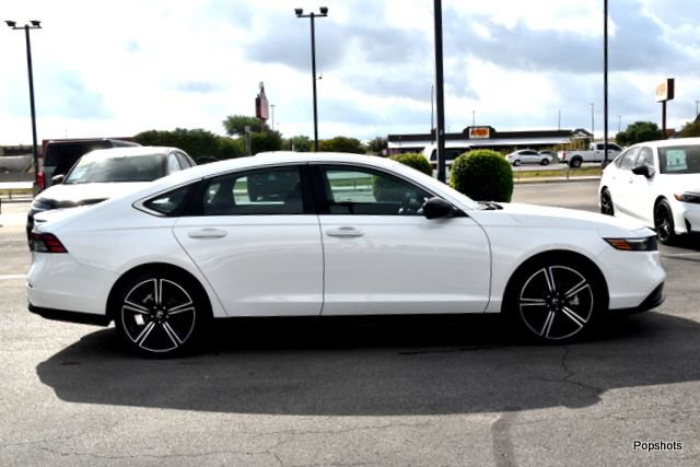 Used 2025 Honda Accord Sport image 3