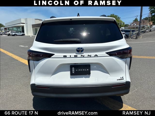 Used 2023 Toyota Sienna LE FWD image 4