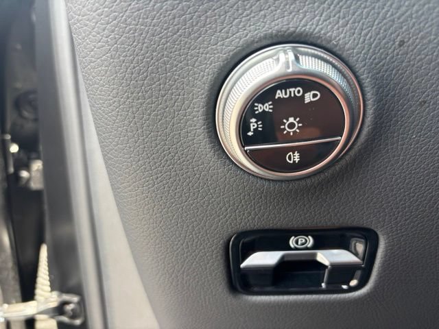 Used 2024 Mercedes-Benz GLC 300 4MATIC image 27