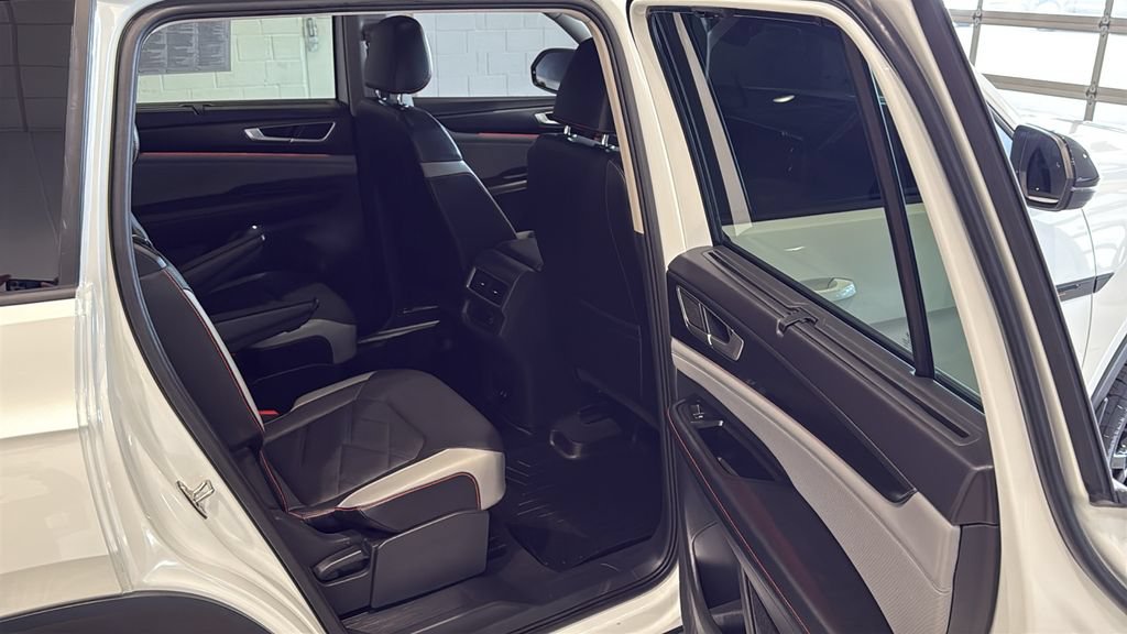 Used 2024 Volkswagen Atlas Peak Edition SEL AWD/4WD image 14