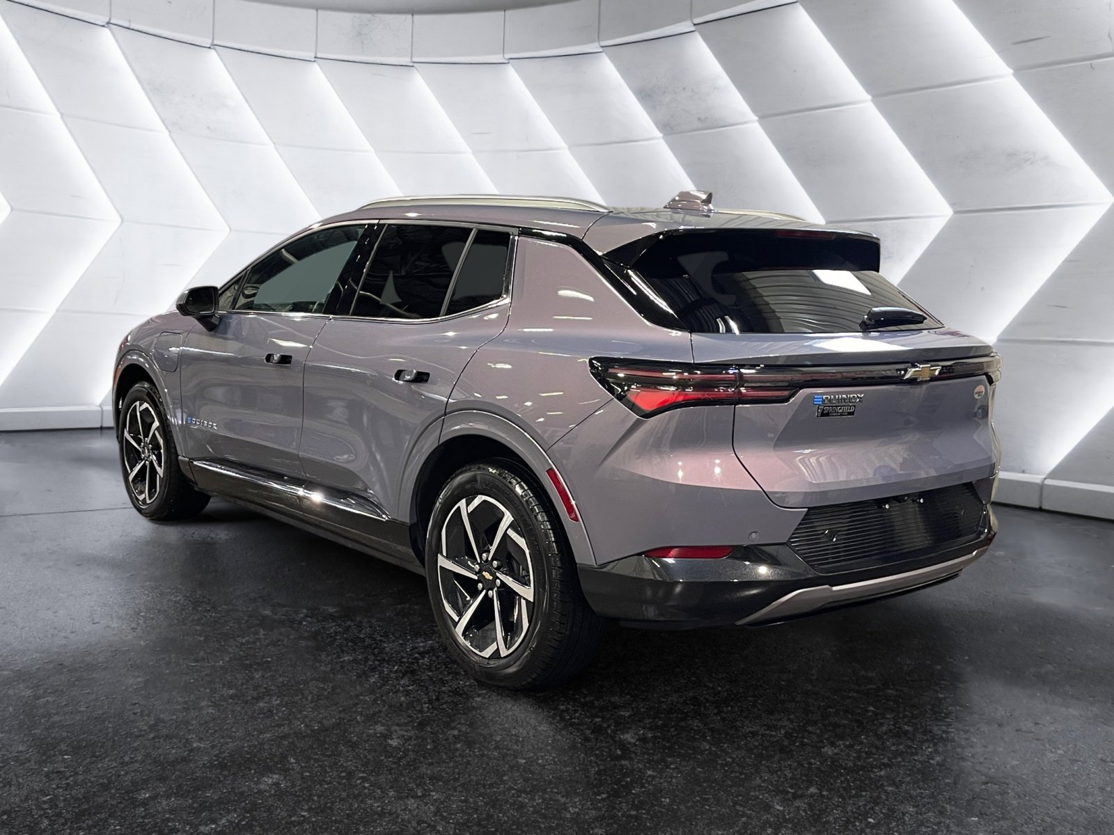 Used 2025 Chevrolet Equinox EV LT w/ Convenience Package image 4