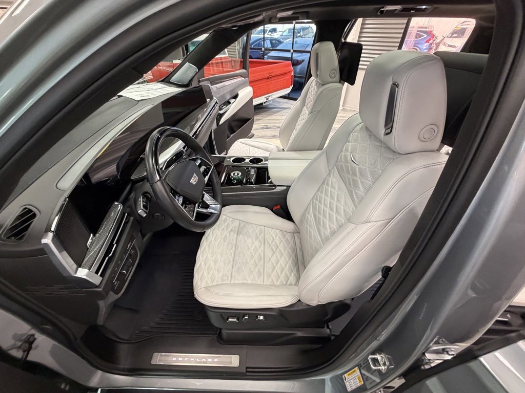 Used 2025 Cadillac Escalade ESV V image 67
