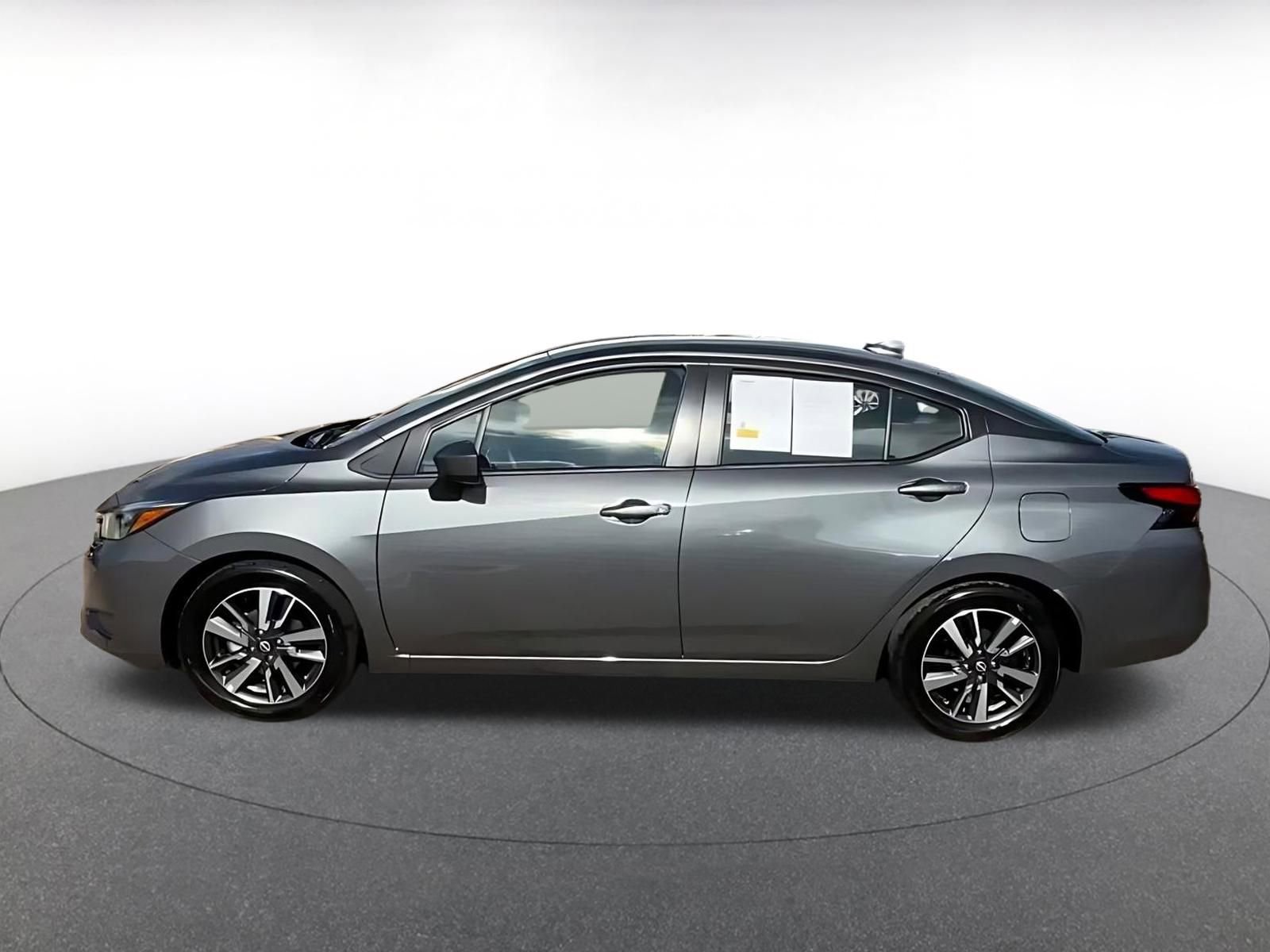 Used 2025 Nissan Versa SV image 9