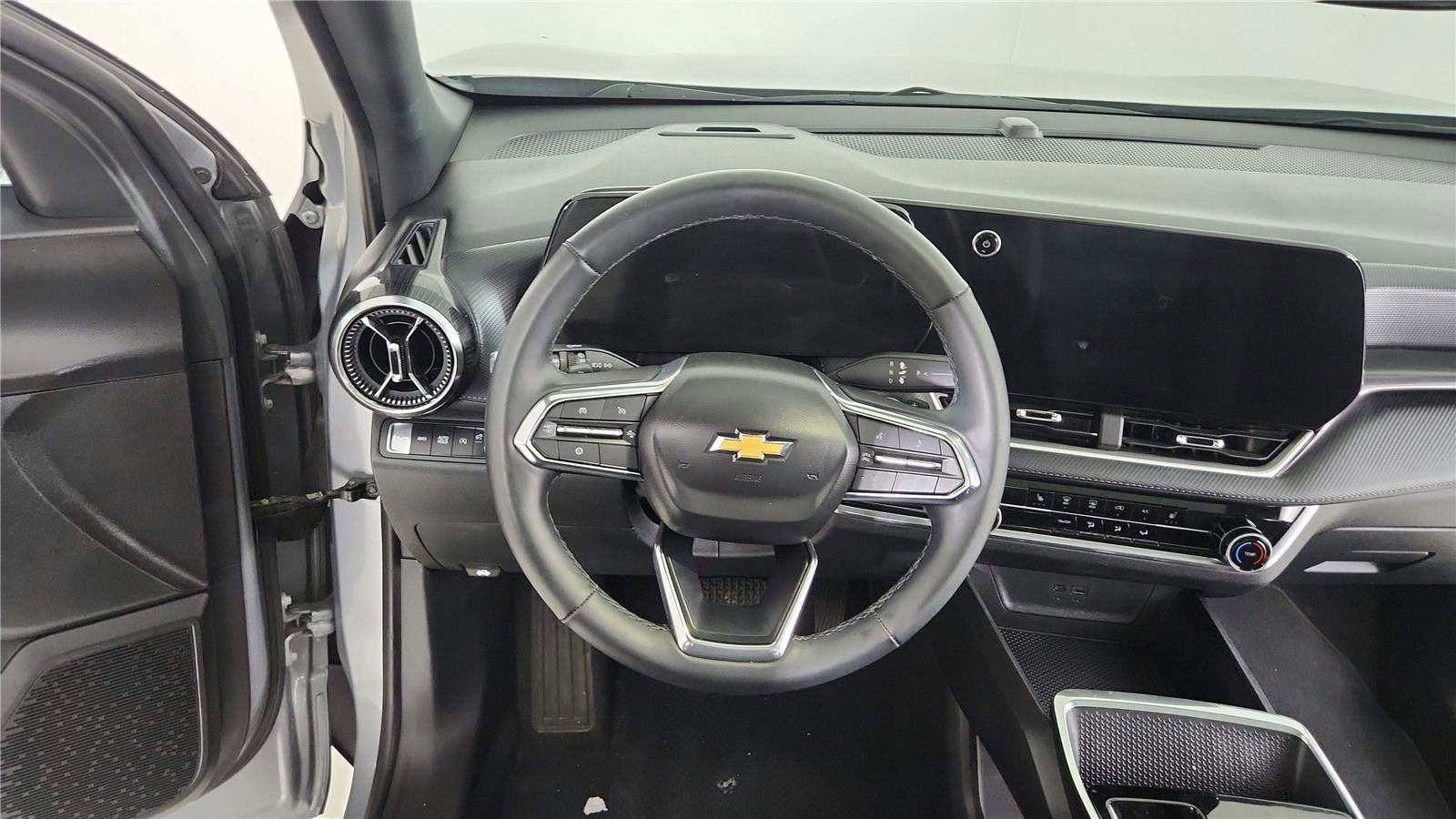 Used 2025 Chevrolet Equinox LT AWD/4WD image 12