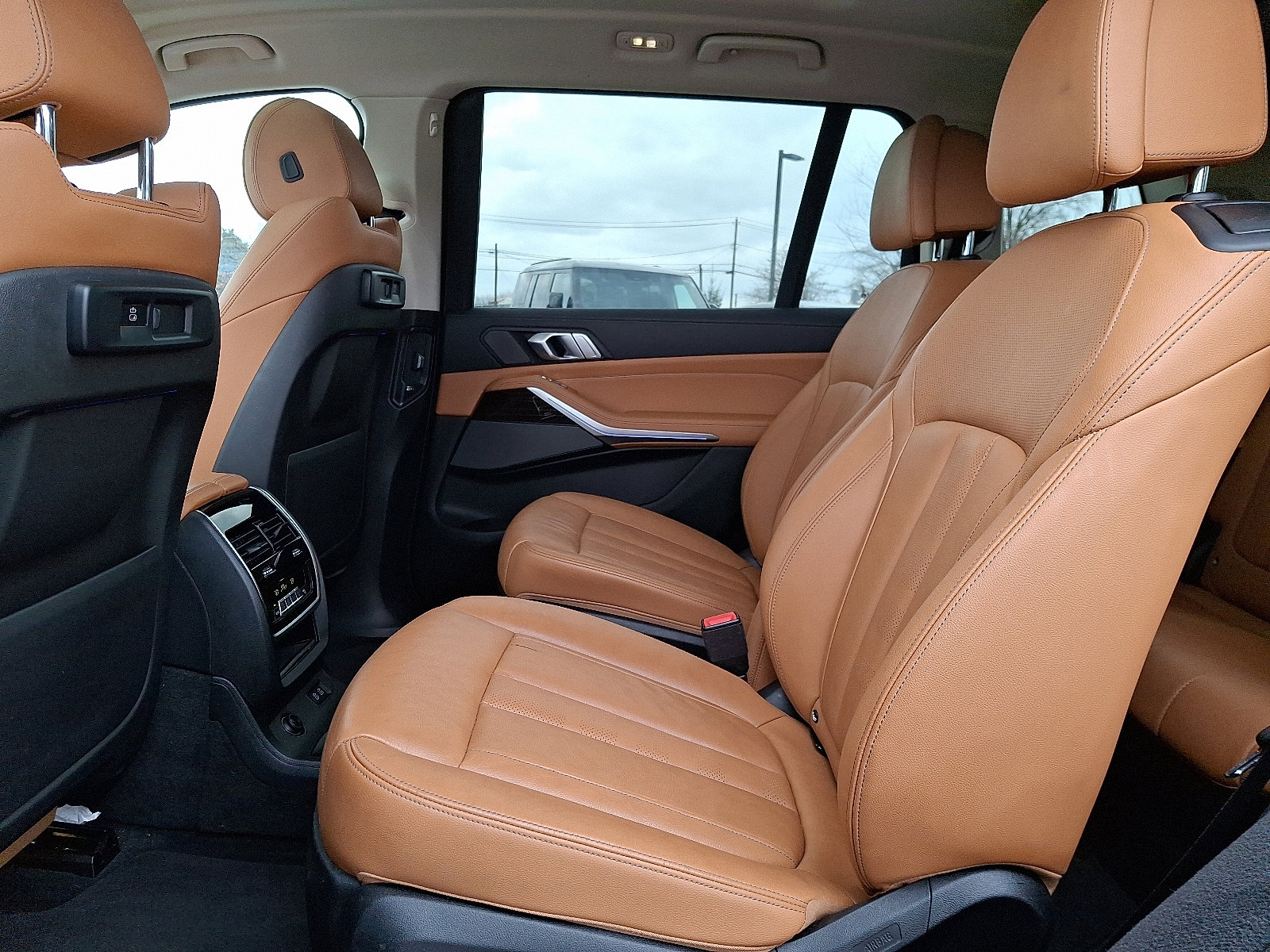 Used 2021 BMW X7 xDrive40i w/ Premium Package image 9