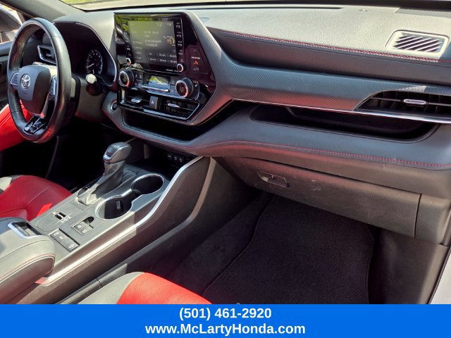 Used 2021 Toyota Highlander XSE FWD image 19