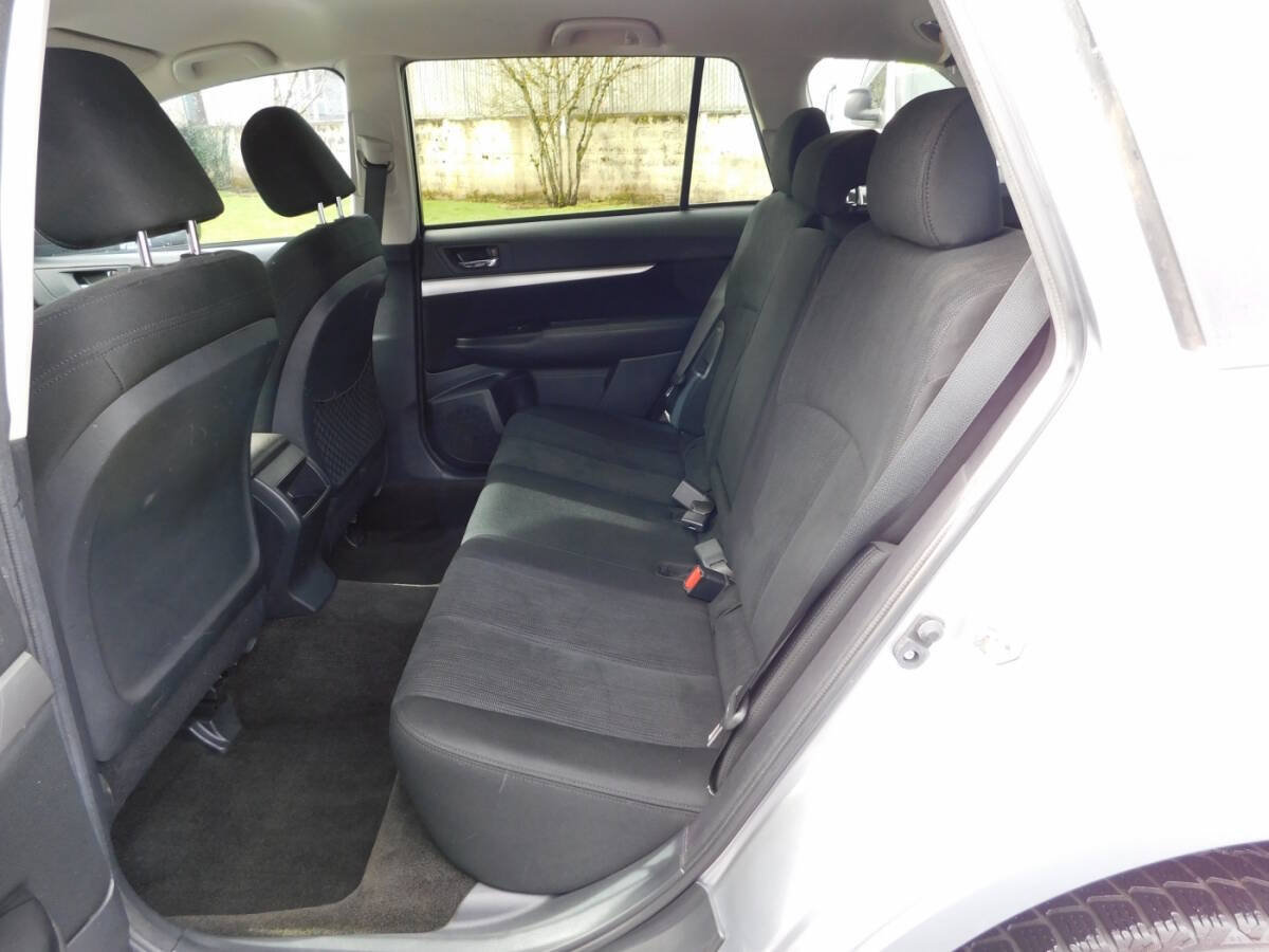 Used 2014 Subaru Outback 2.5i Premium AWD/4WD image 5