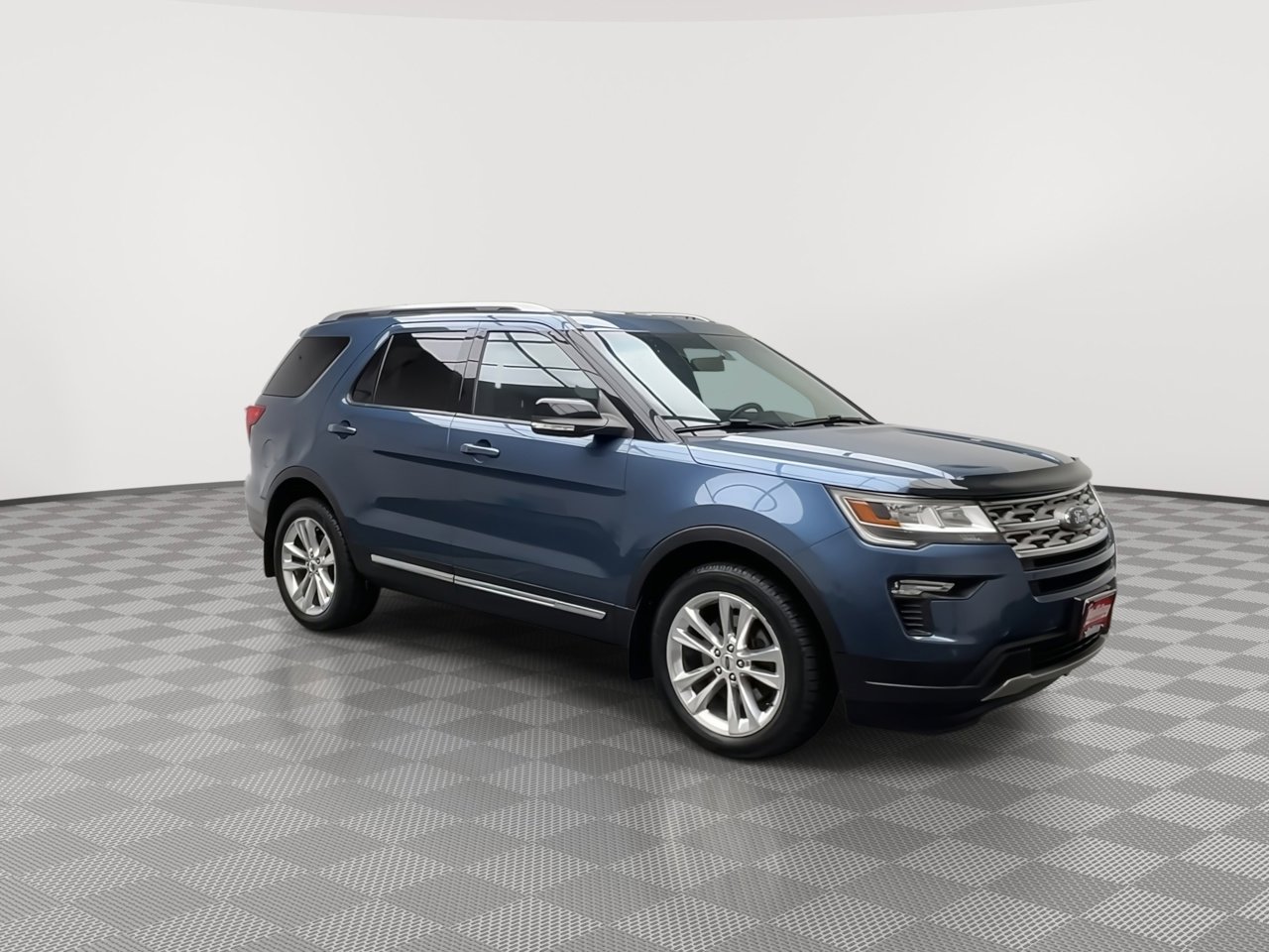Used 2018 Ford Explorer XLT w/ Equipment Group 202A AWD/4WD image 41