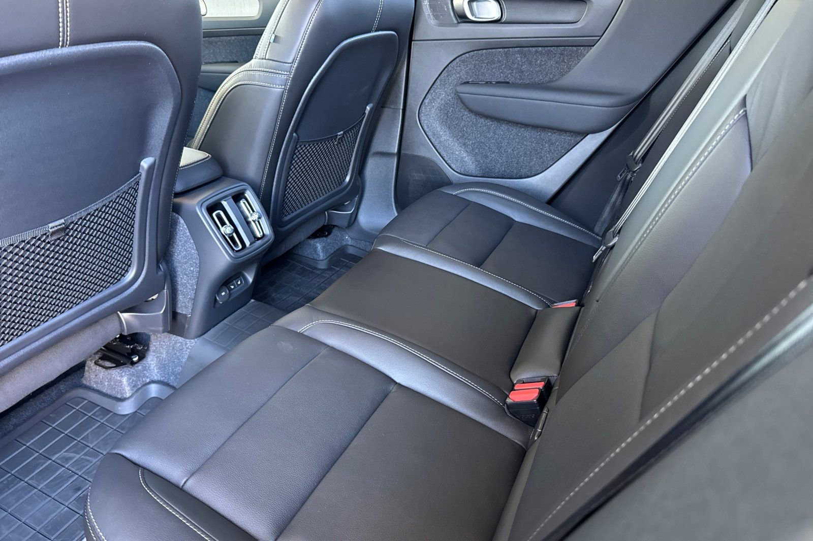 Used 2026 Volvo XC40 B5 Plus w/ Protection Package Premier AWD/4WD image 11