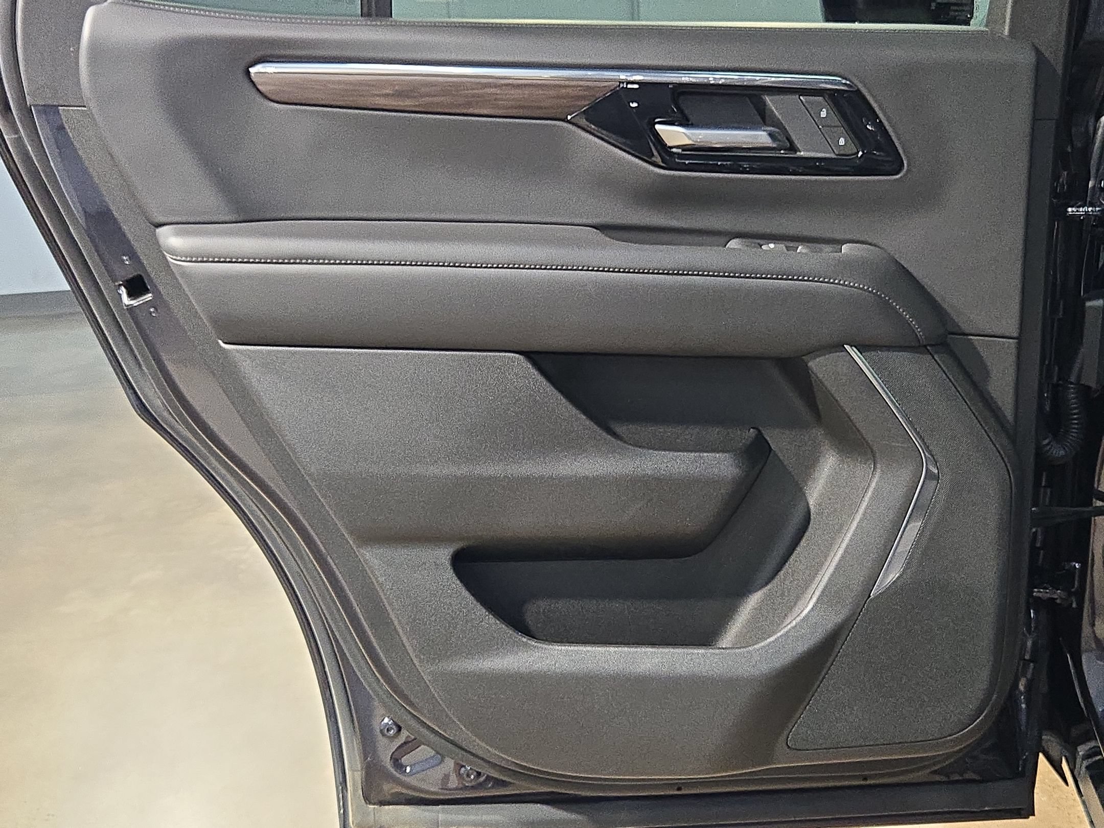 Used 2025 Chevrolet Tahoe Z71 AWD/4WD image 31