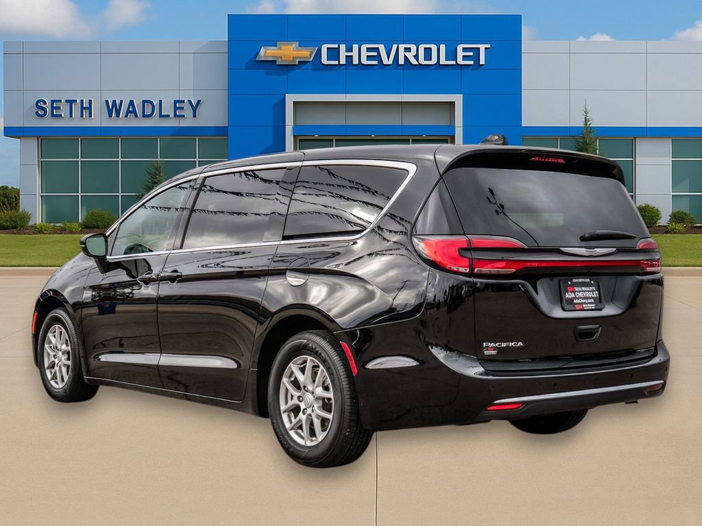 Used 2025 Chrysler Pacifica Select image 5