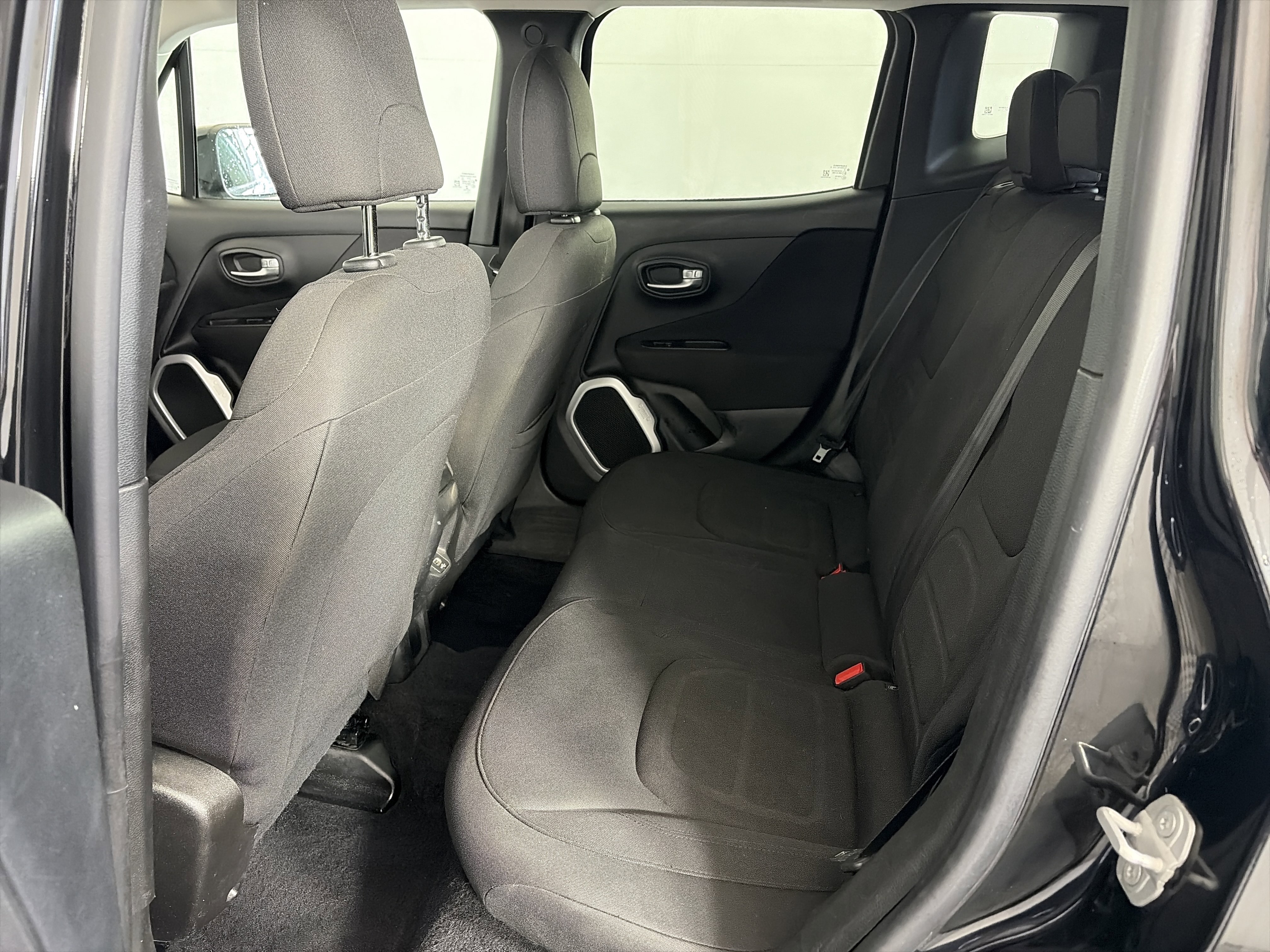 Used 2018 Jeep Renegade Latitude w/ Cold Weather Group image 7