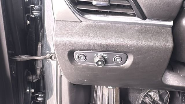 Used 2021 Chevrolet Traverse RS image 35